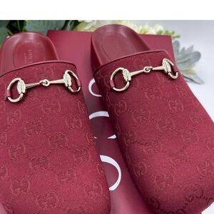 Gucci Women's Red GG SUPREME HORSE BIT MULES . Size 42 fits 11 US